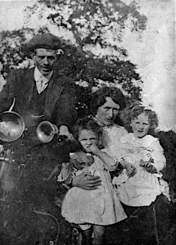 Patrick, Johanna, May, Nellie ca. 1914